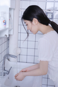 绫波芹